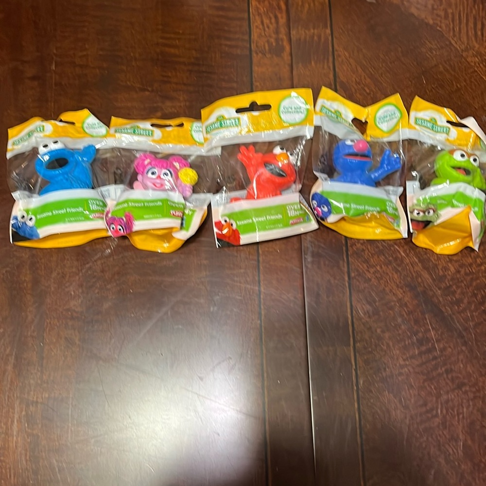 18+ months baby toys Sesame Street Cookie Monster Abby Elmo Grover Oscar NEW NWT